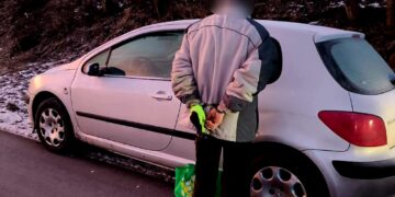 Był poszukiwany i kierował samochodem pomimo sądowych zakazów – został zatrzymany podczas kontroli drogowej