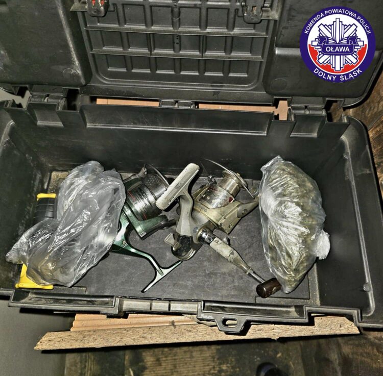 Oławscy kryminalni zatrzymali 26-latka i wyeliminowali z obiegu ponad tysiąc porcji narkotyków