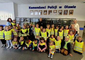 Maluchy z przedszkola w Gaci poznawały pracę Policjantów