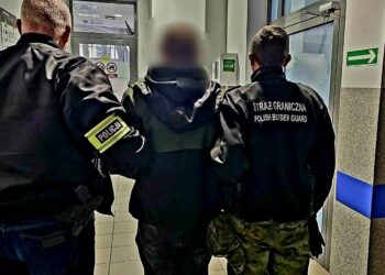 Agresywny 35-latek zatrzymany przez oławskich policjantów i przekazany Straży Granicznej celem deportacji