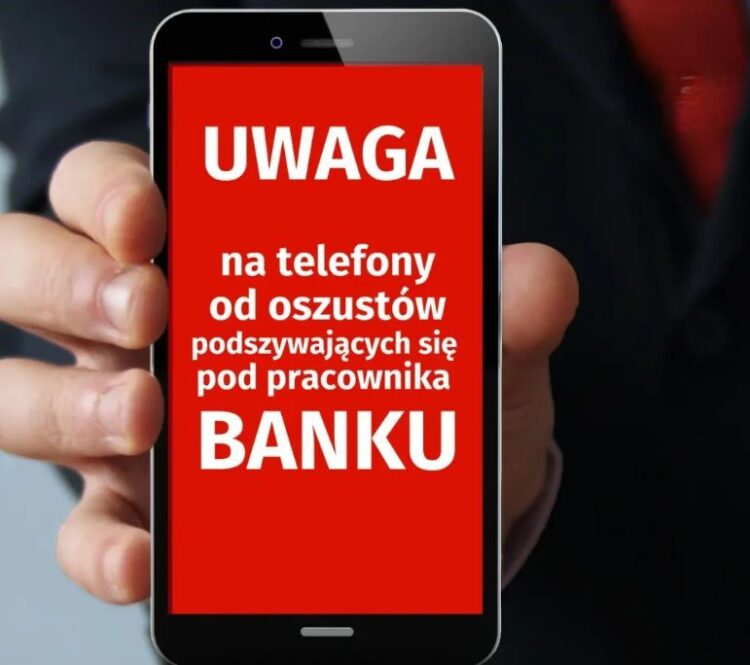 Czujność seniorki – mieszkanki Gminy Oława i reakcja pracowników banku udaremniły próbę oszustwa