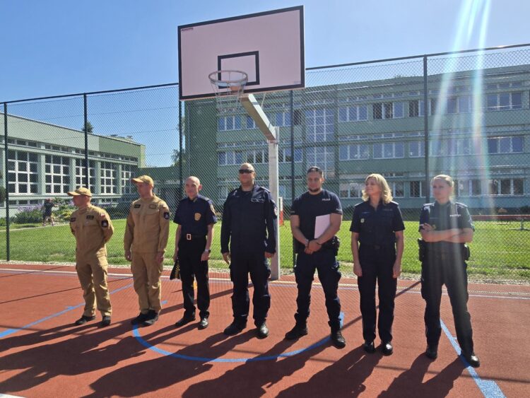 Potyczki klas mundurowych – młodzi adepci zmierzyli się w sportowej rywalizacji