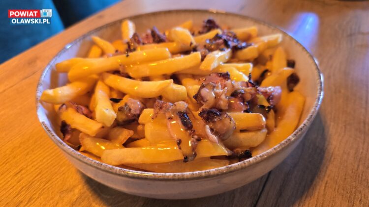 SZAMA BISTRO w Jelczu-Laskowicach: Loftowy klimat i Street Food w jednym