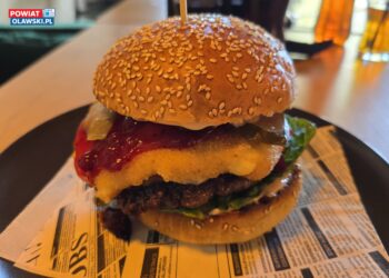 SZAMA BISTRO w Jelczu-Laskowicach: Loftowy klimat i Street Food w jednym